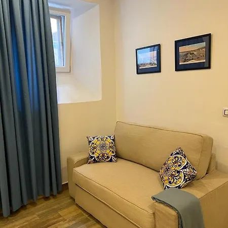 Casa Gaia A Due Passi Dal Duomo * Nápoly